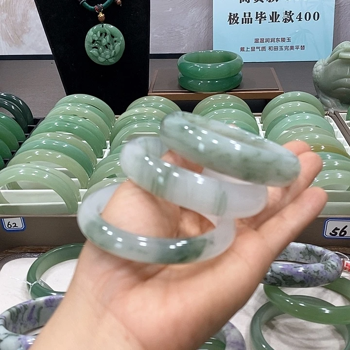 东陵石手镯（圆镯）未镶嵌
