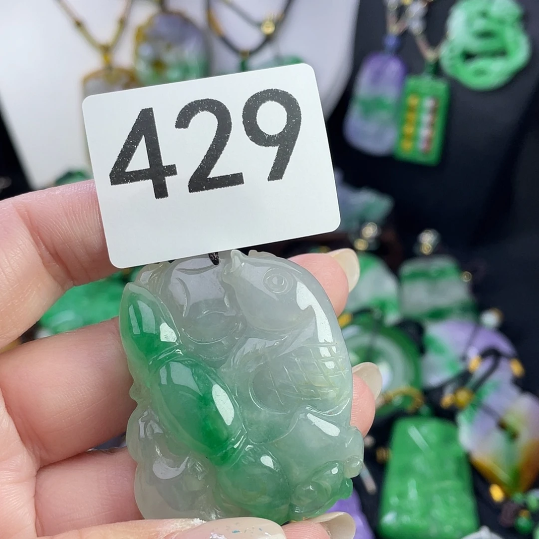 翡翠未镶嵌吊坠(赠链)