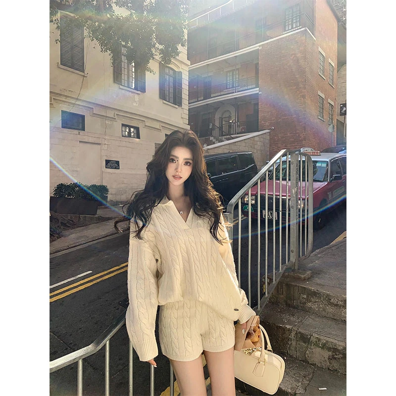 【新贵港女周末】爬山风松弛polo领绞花软糯针织衫女配休闲短裤女