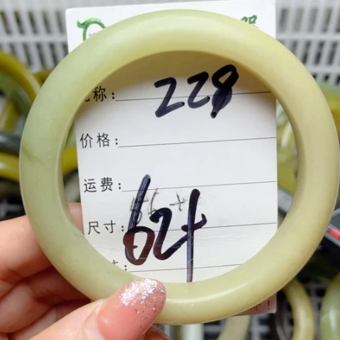 岫岩老玉（透闪石质玉）手镯未镶嵌