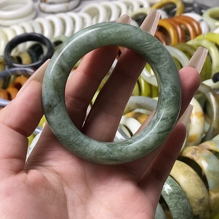 蛇纹石玉未镶嵌手镯