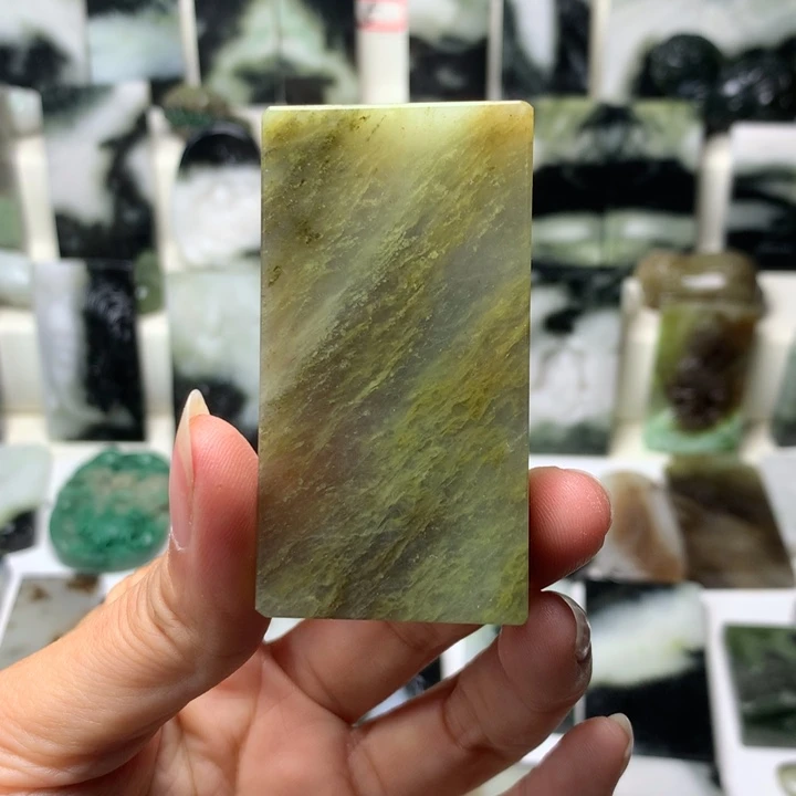 独山玉未镶嵌颈饰