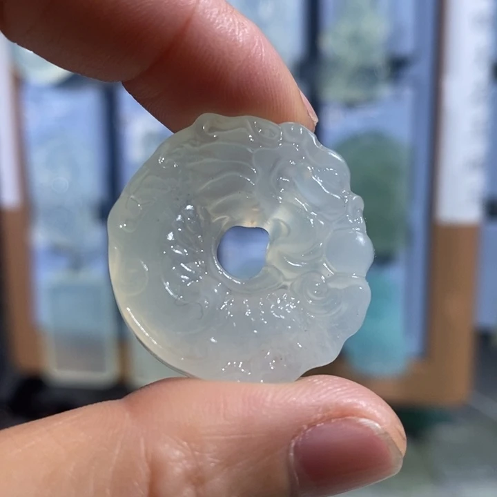 岫玉未镶嵌颈饰吊坠