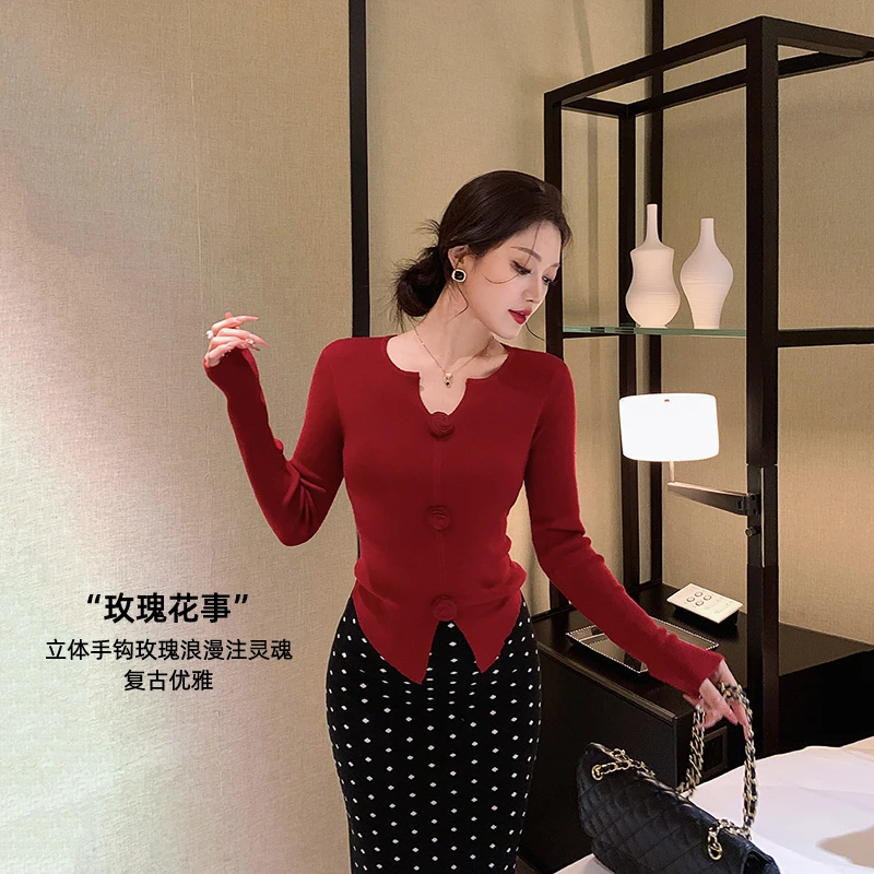 林关关【玫瑰花事】氛围感立体花修身针织衫气质显瘦V领长袖上衣女