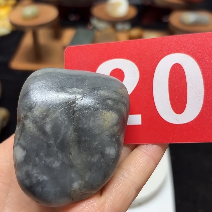 和田玉未镶嵌把件