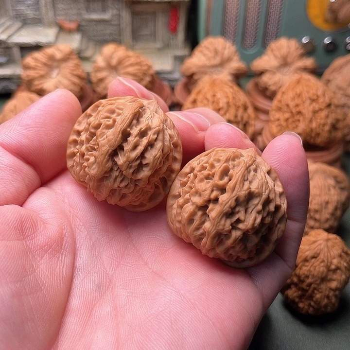 文玩核桃把件草木狮子头