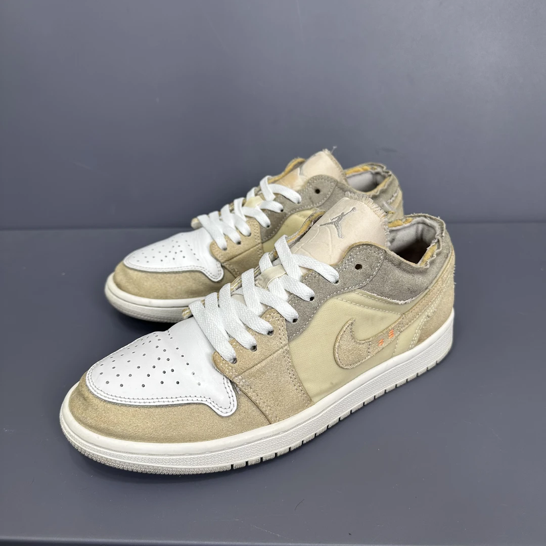 95新 MM6 42码 aj1白灰low 休闲鞋 鞋面一处染色 休闲鞋