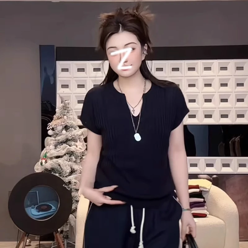 黑色设计感小V领针织短袖t恤女夏季大码胖mm时尚洋气显瘦打底上衣