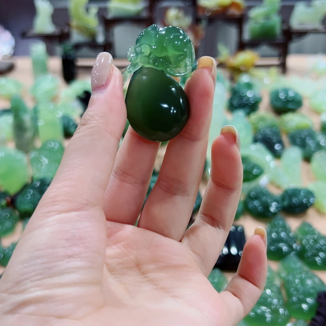 蛇纹石玉未镶嵌吊坠