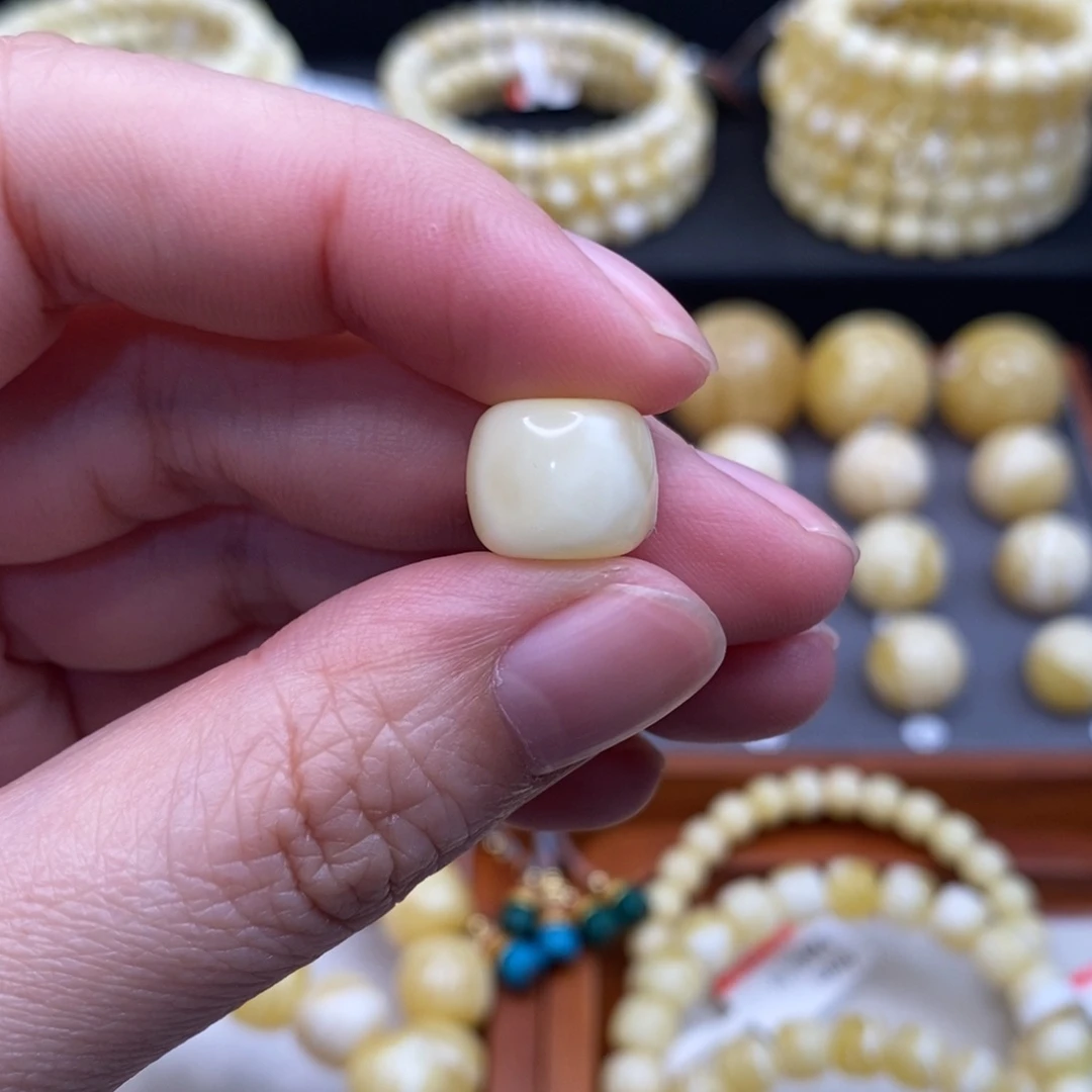 蜜蜡未镶嵌珠宝奇石12.1*10.1