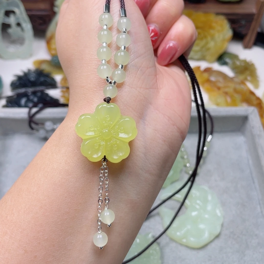 蛇纹石玉颈饰未镶嵌