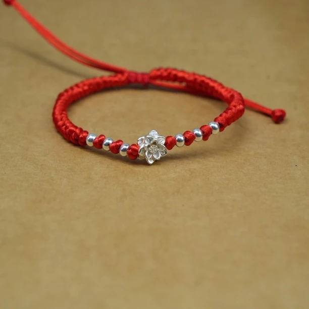 足银涤纶手链 足银莲花编红绳莲花串珠手链简约