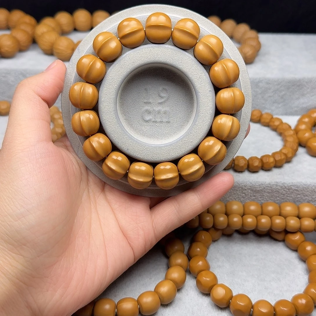 猴头核桃手串鲨鱼三花  瑕疵