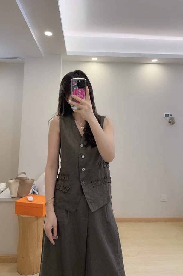 轻奢高级感麻料套装夏季新款2025V领马甲套装