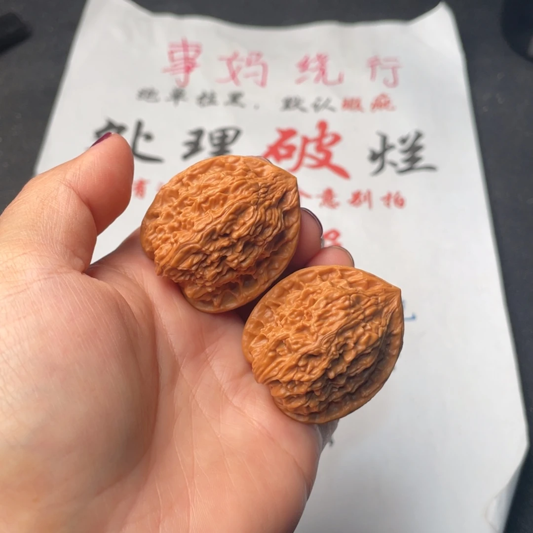 文玩核桃把件505。37红狮子