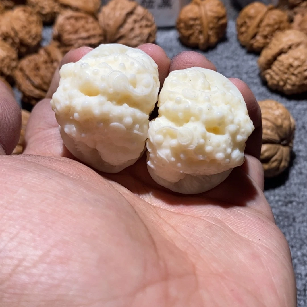 文玩核桃把件蛤蟆头雕刻