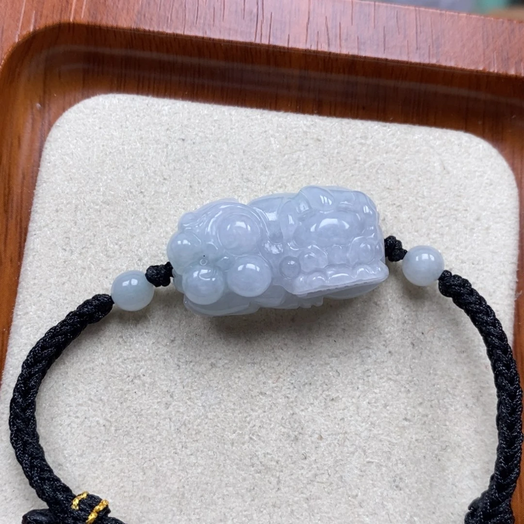 翡翠未镶嵌颈饰霸王貔貅