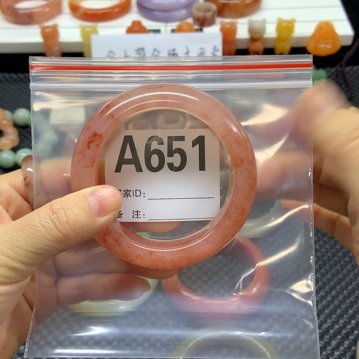 空***格石英质玉未镶嵌手镯