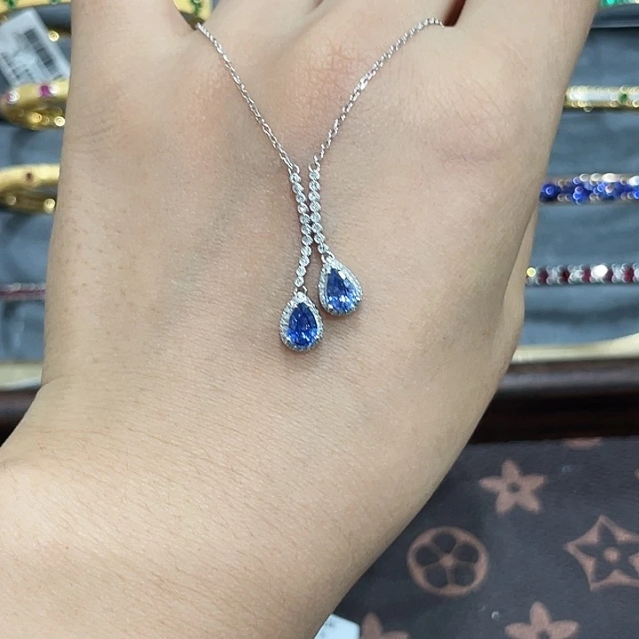 颈饰18K金镶嵌蓝宝石