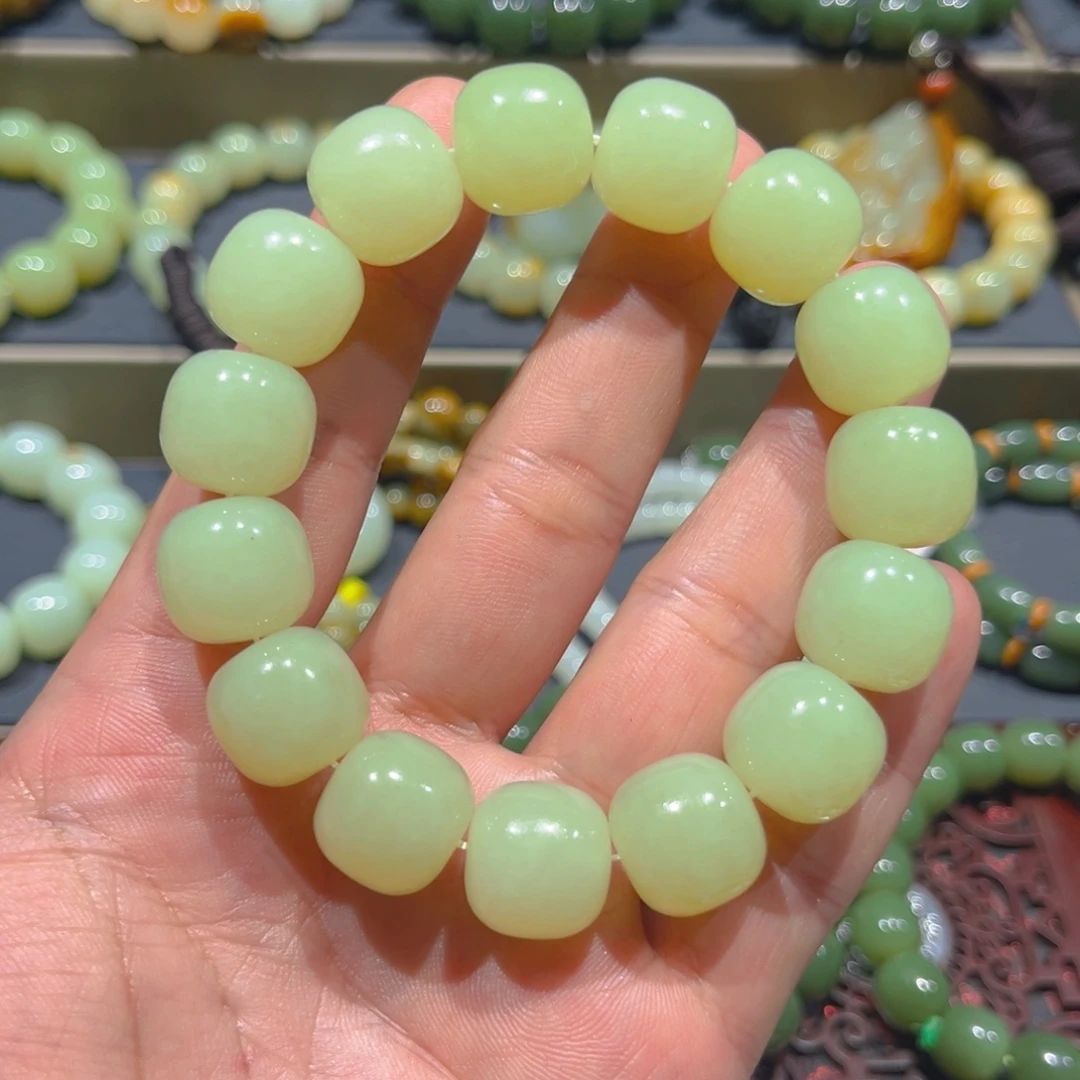 透闪石质玉未镶嵌手链