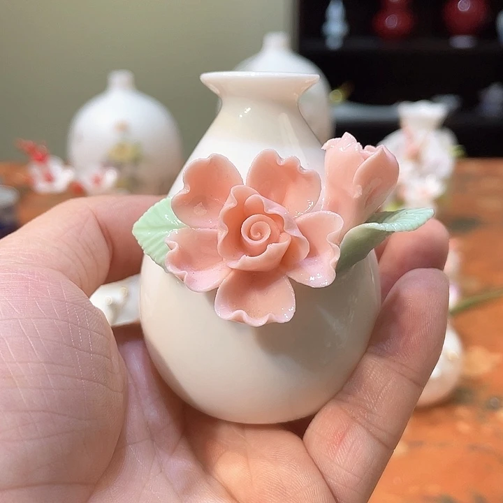 手工陶瓷精致摆件