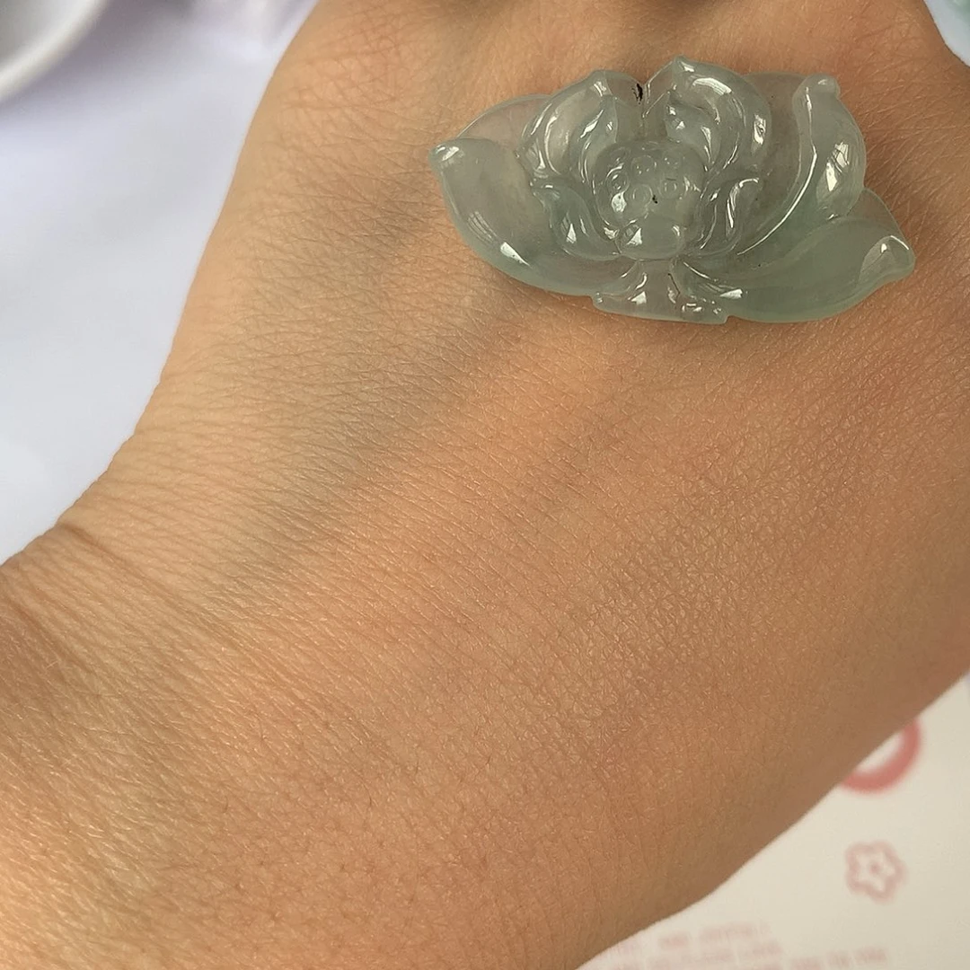 翡翠未镶嵌颈饰?***?荷花
