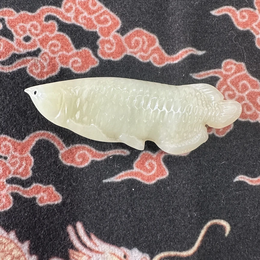 黄白老玉龙鱼吊坠