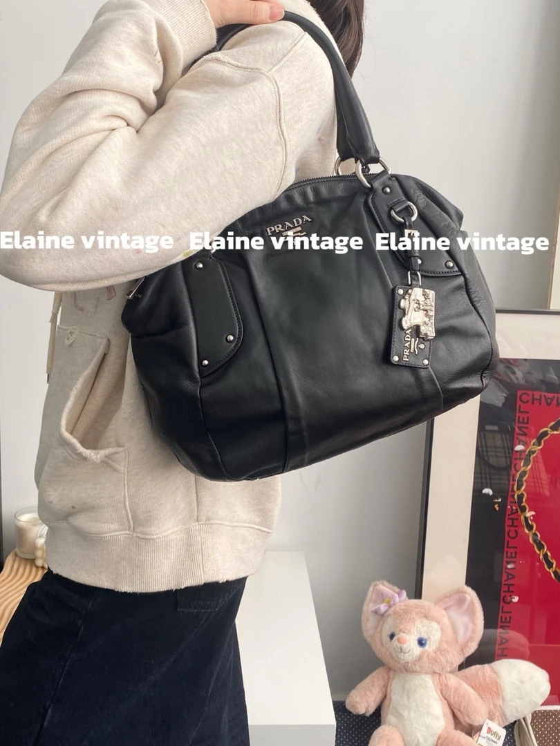 95新 Prada/普拉达 黑银稀有航海系列贝壳包(32cm)