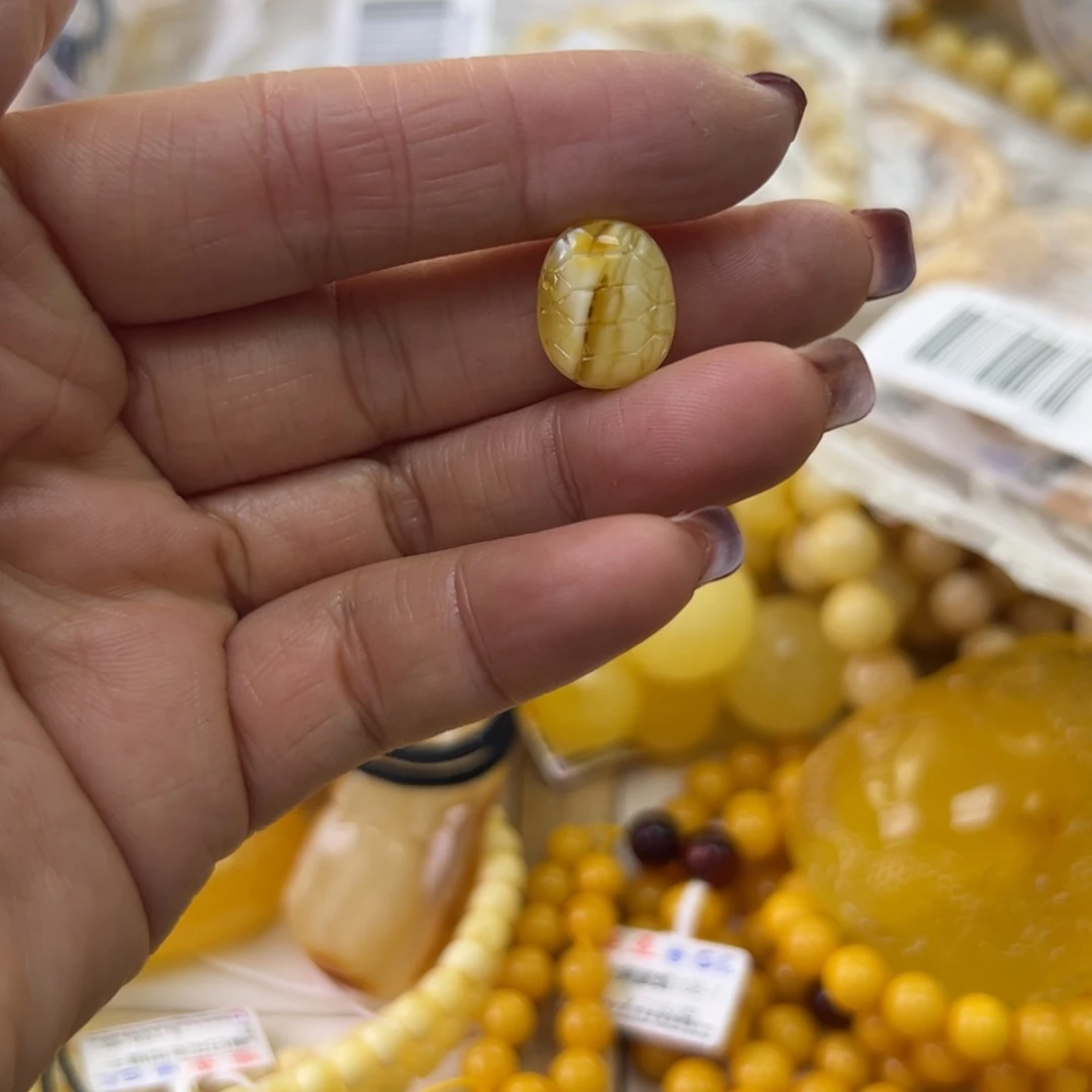 琥珀珠宝奇石未镶嵌