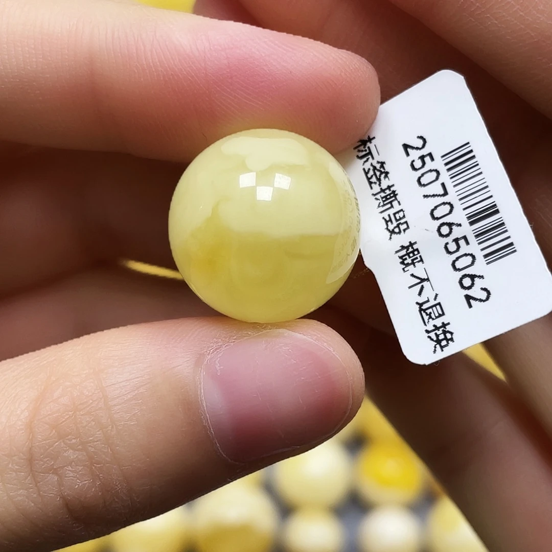 蜜蜡未镶嵌裸石17.9mm.瑕