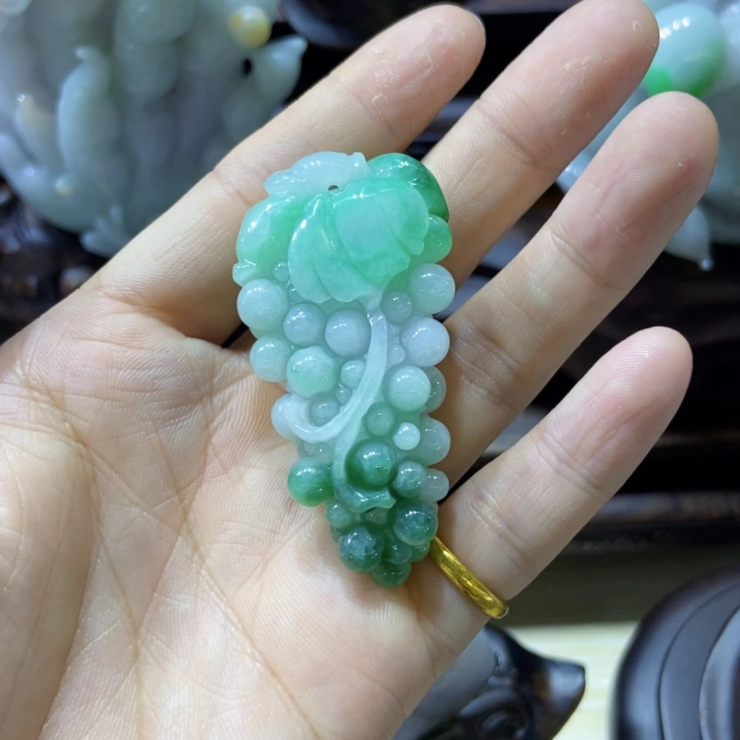 未镶嵌挂件翡翠朗*好看的翡翠葡萄