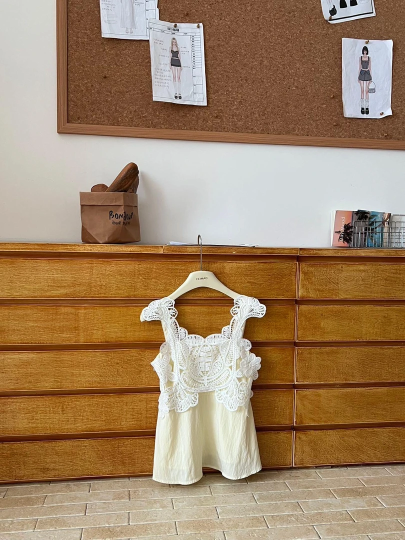 【赵小小&心动符号】夏季法式甜美蕾丝拼接吊带背心小众上衣27565