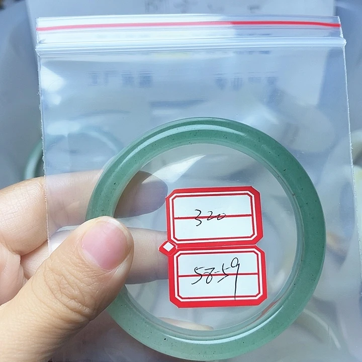 石英质玉手镯未镶嵌320