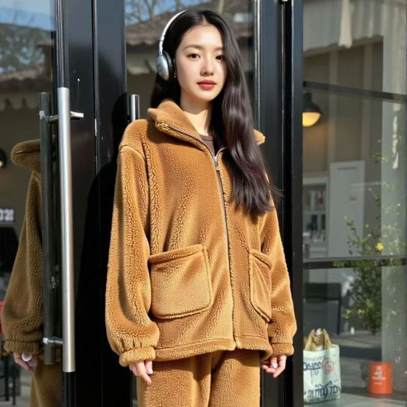 供应2025年秋冬季纯色珊瑚绒睡袍女加绒加厚可爱卡通睡衣