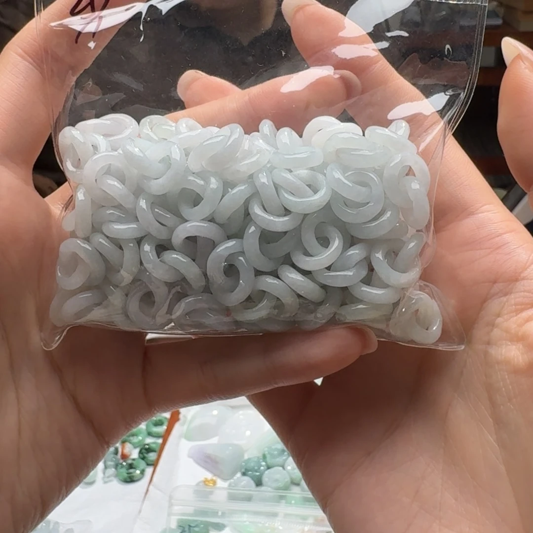 未镶嵌挂件翡翠福利1个，不包邮，拍一单邮费发货