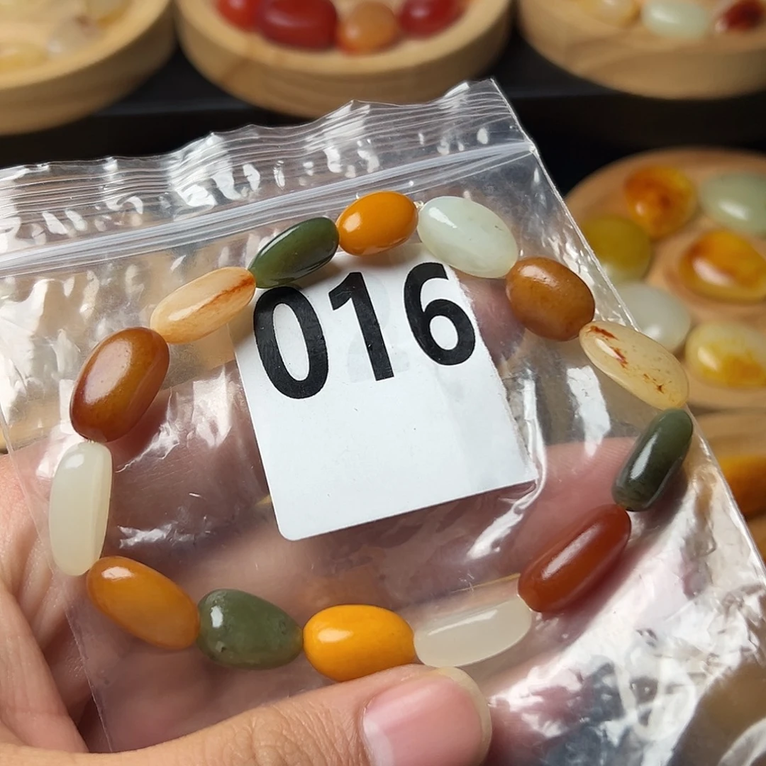 和田玉未镶嵌手串