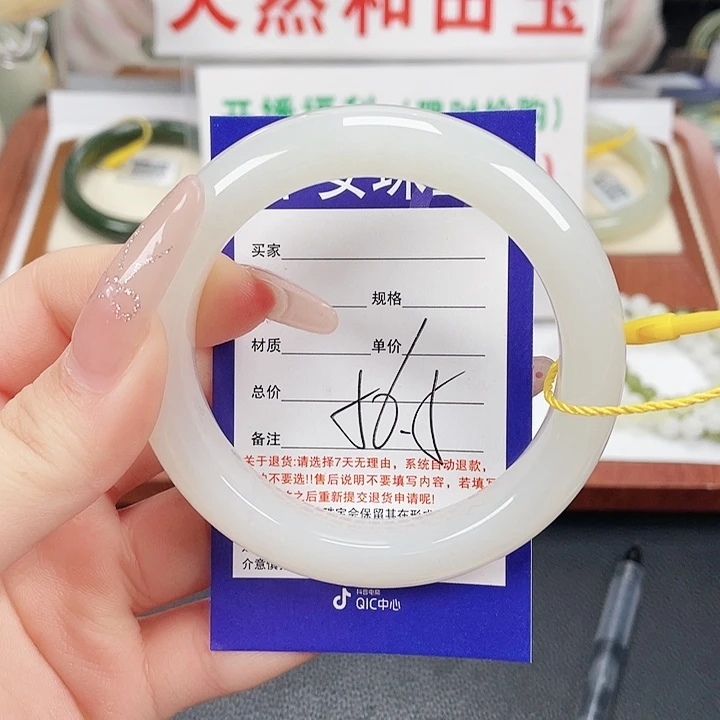 和田玉未镶嵌手镯