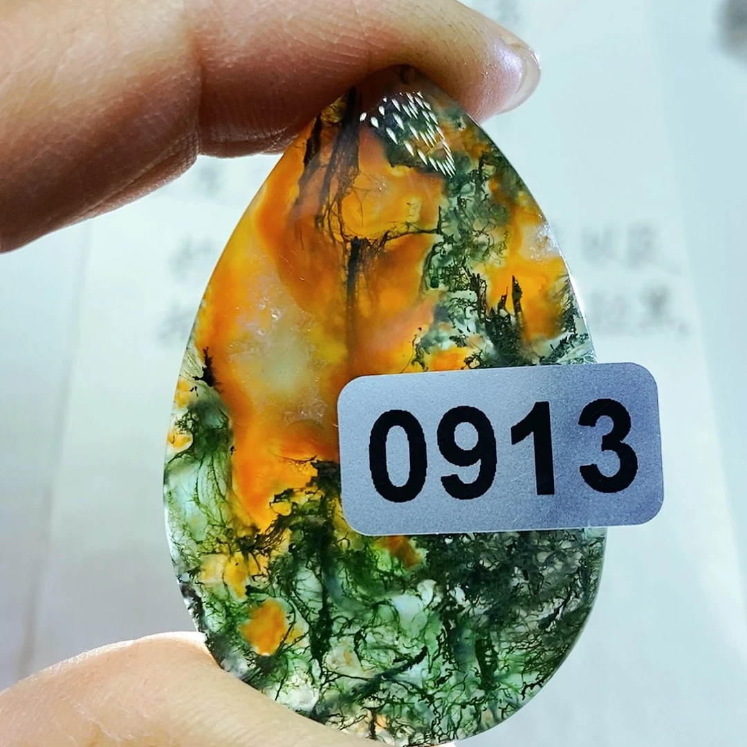 未镶嵌颈饰玛瑙/玉髓土***；