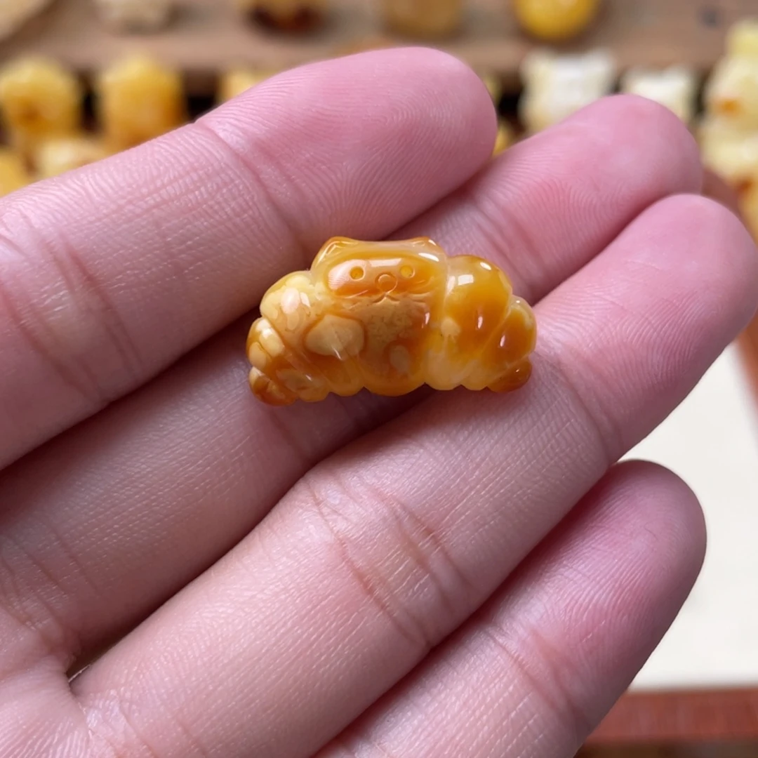 琥珀珠宝奇石未镶嵌
