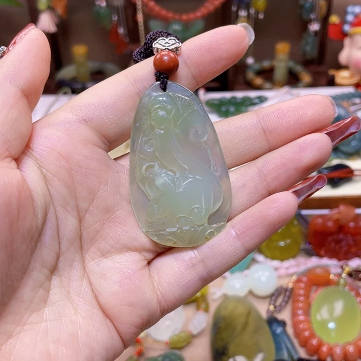蛇纹石玉颈饰未镶嵌