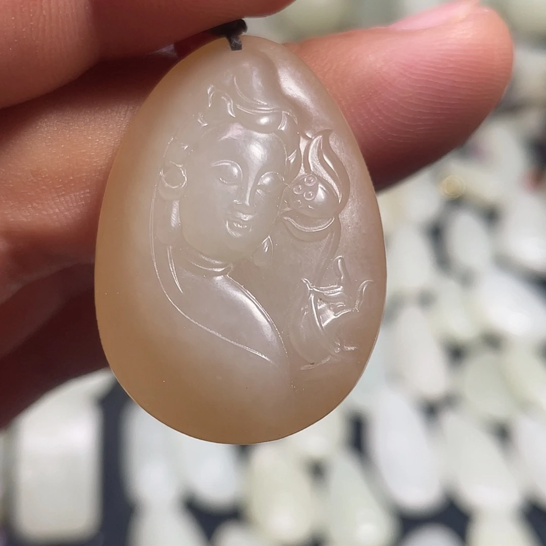 和田玉（糖玉）未镶嵌颈饰吊坠