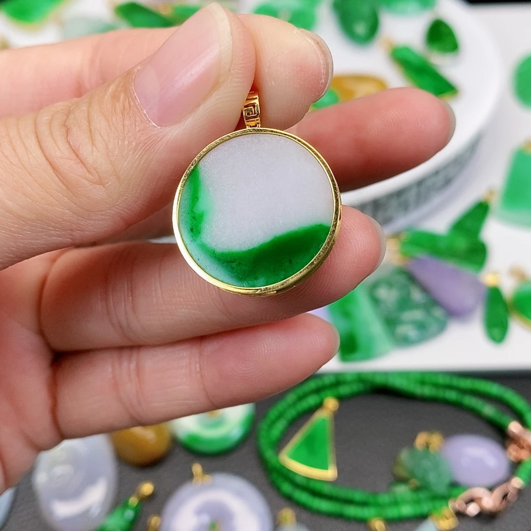 翡翠吊坠(不含链)18K金镶嵌