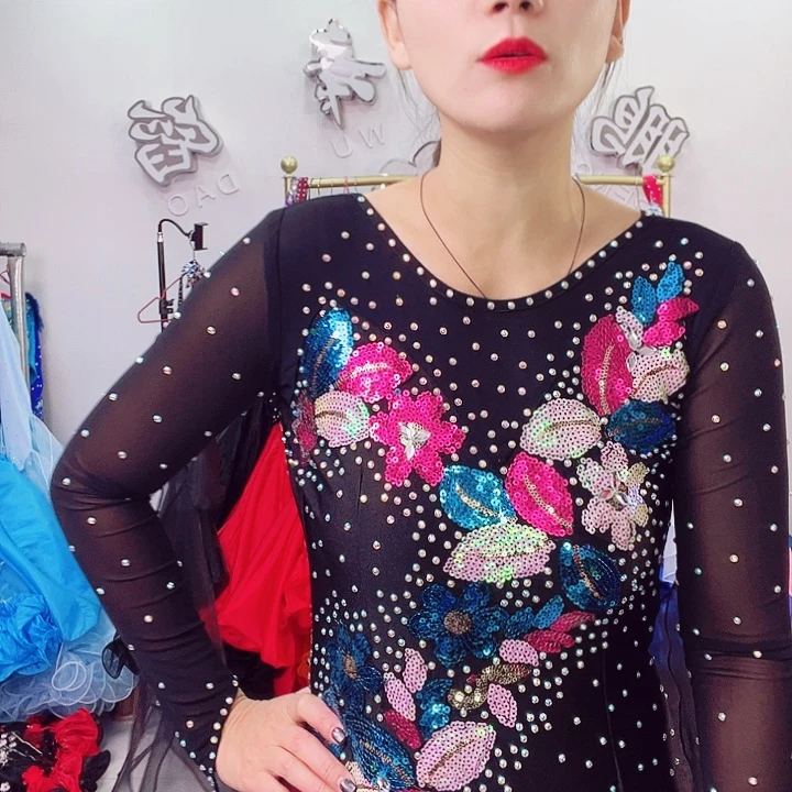 交谊舞的舞蹈动作也