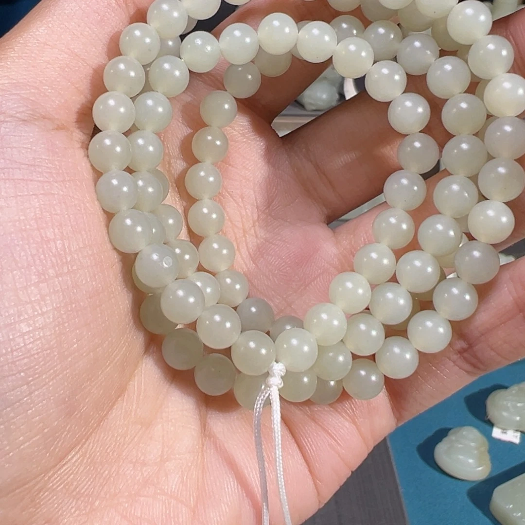 气***球和田玉（糖玉）未镶嵌颈饰