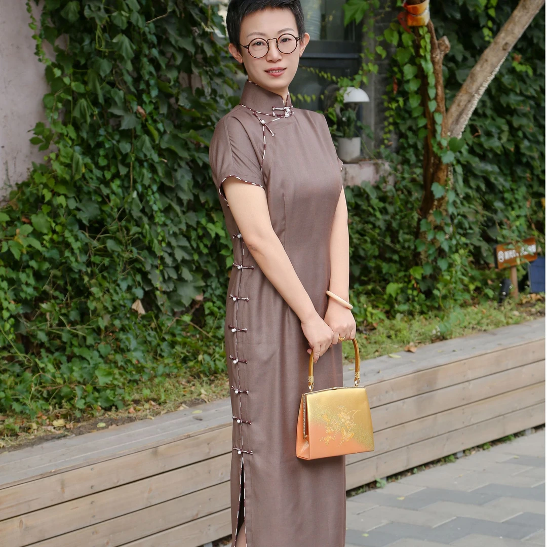 灵犀坊京派旗袍咖色大开襟手工低开叉旗袍