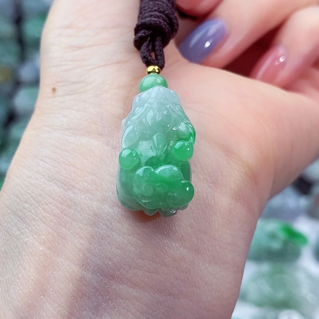 颈饰未镶嵌翡翠天然