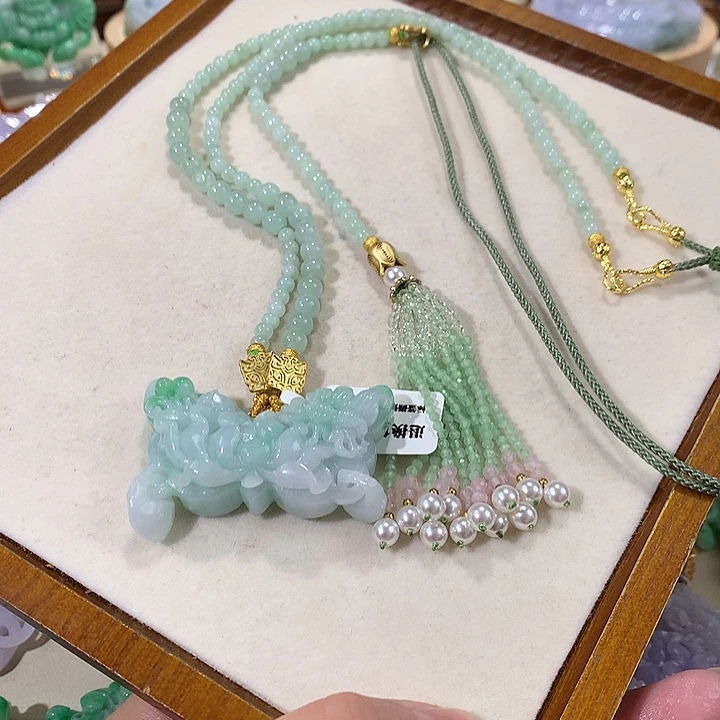 翡翠未镶嵌颈饰翡翠吊坠