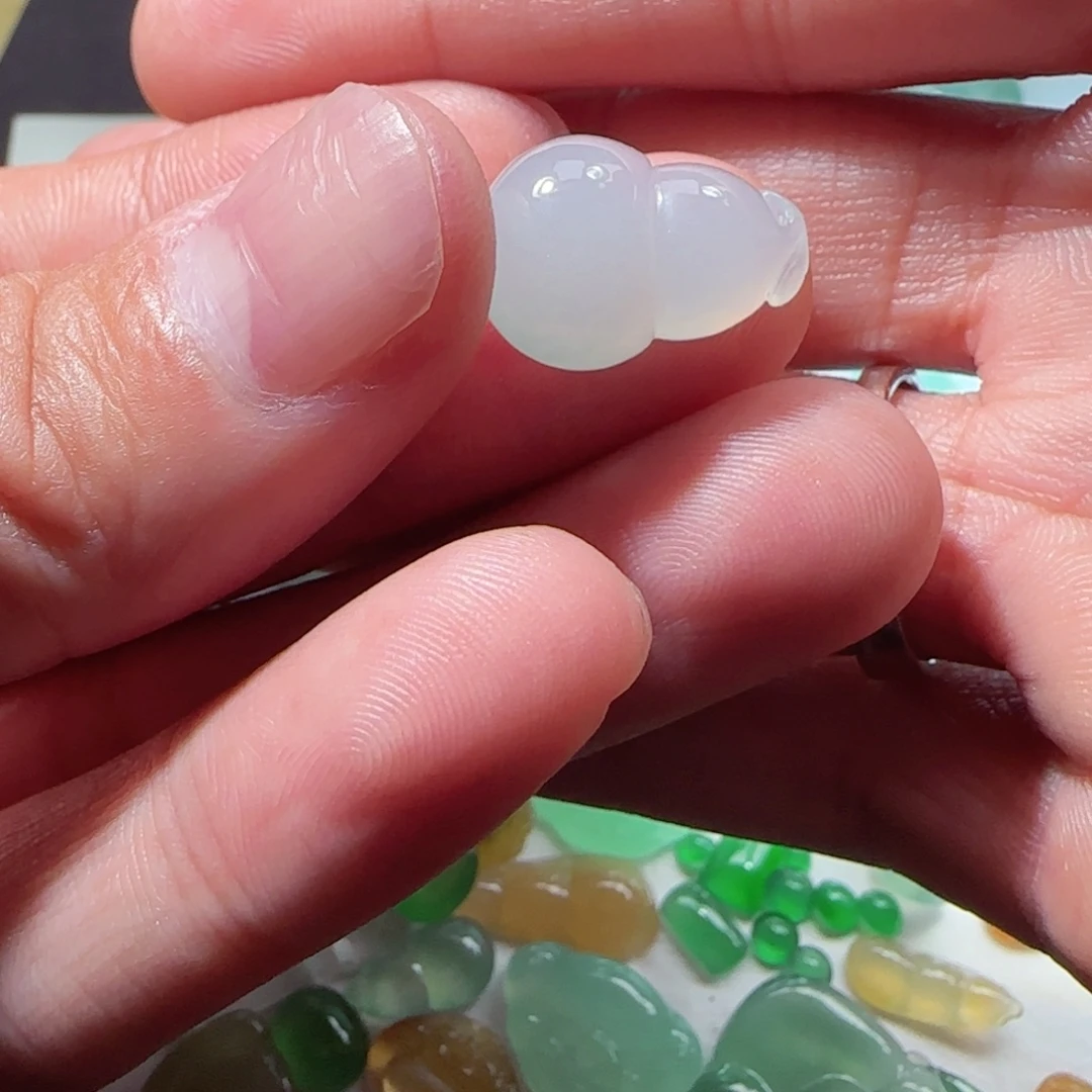 M***哒定制翡翠未镶嵌缅甸天然翡翠葫芦