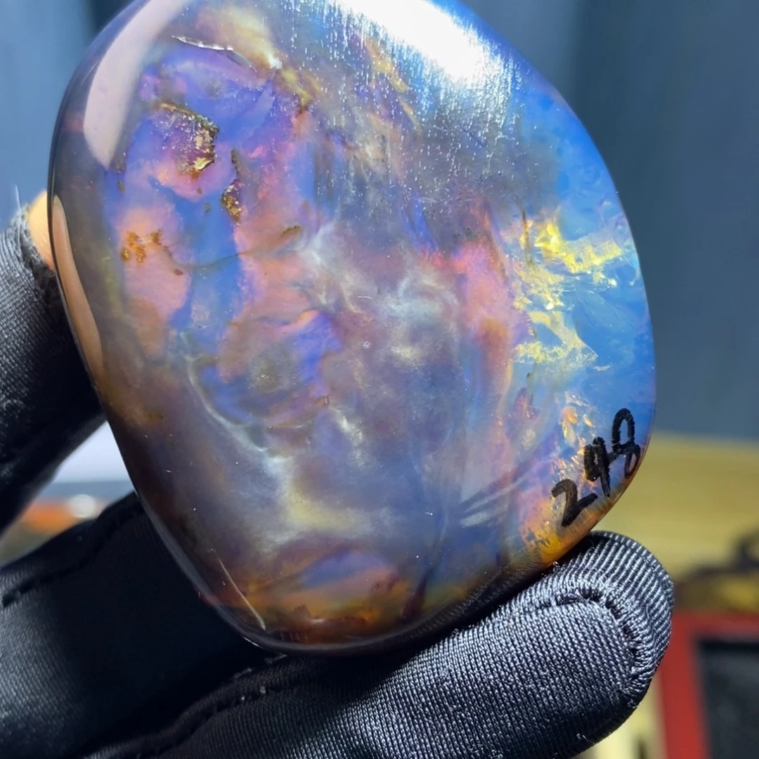 琥珀未镶嵌裸石。。。