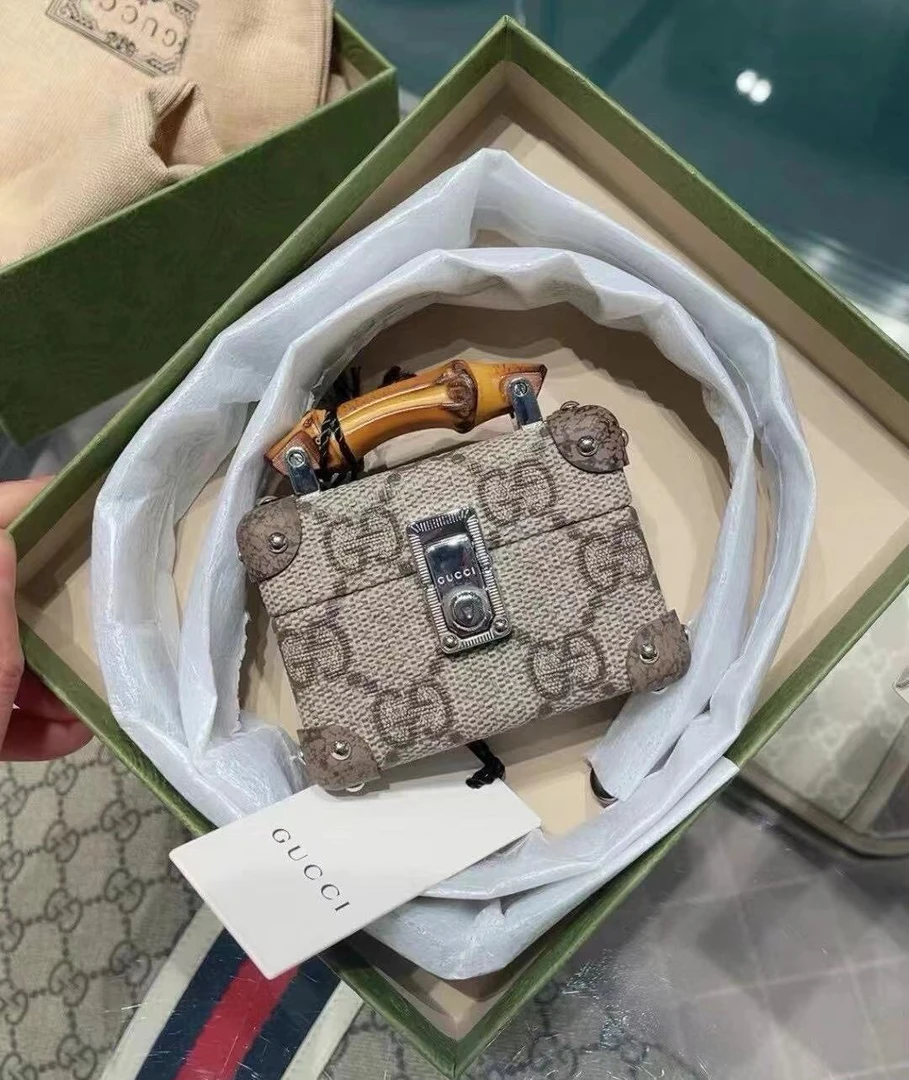 95新 Chanel/香奈儿 展会外场！老花竹节耳机包